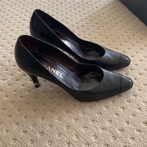 Chanel, black leather pumps, size 35 1/2